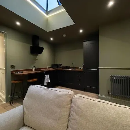 Peaceful Apartment In The Heart Of Frome Exterior photo